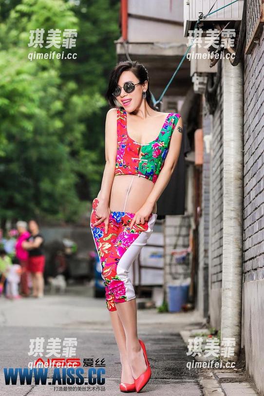 爱丝-若兮 爱丝 - 若兮的画册特辑,图包中的小细节让人忍不住再瞧两眼
