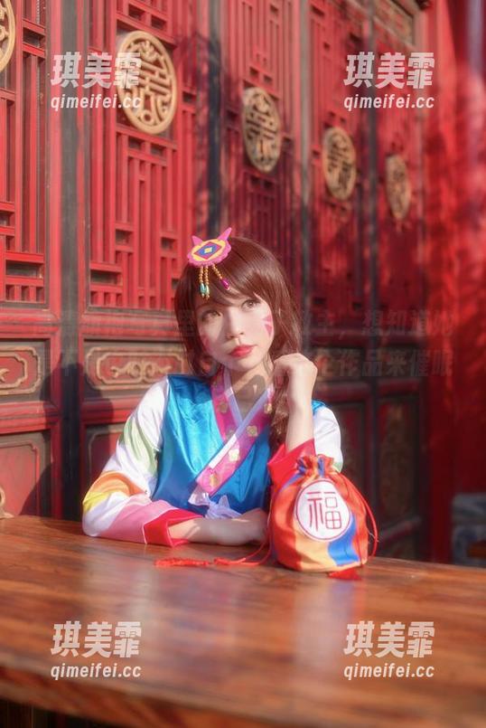 白易子教主 高清旗袍写真里的白易子教主,想知道她是不是也时不时自个儿看这个作品来催眠自己?