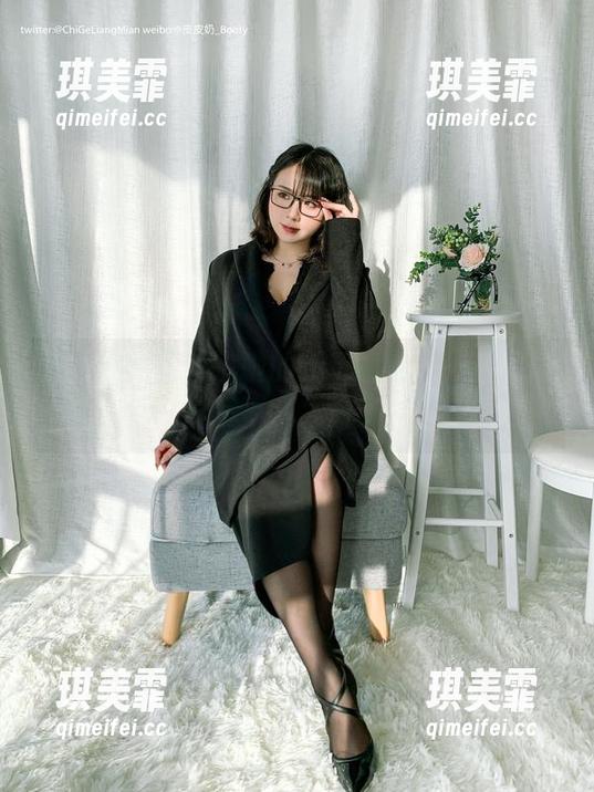 皮皮奶可可爱了啦的新玩意儿——高清肉丝写真，太沪了！