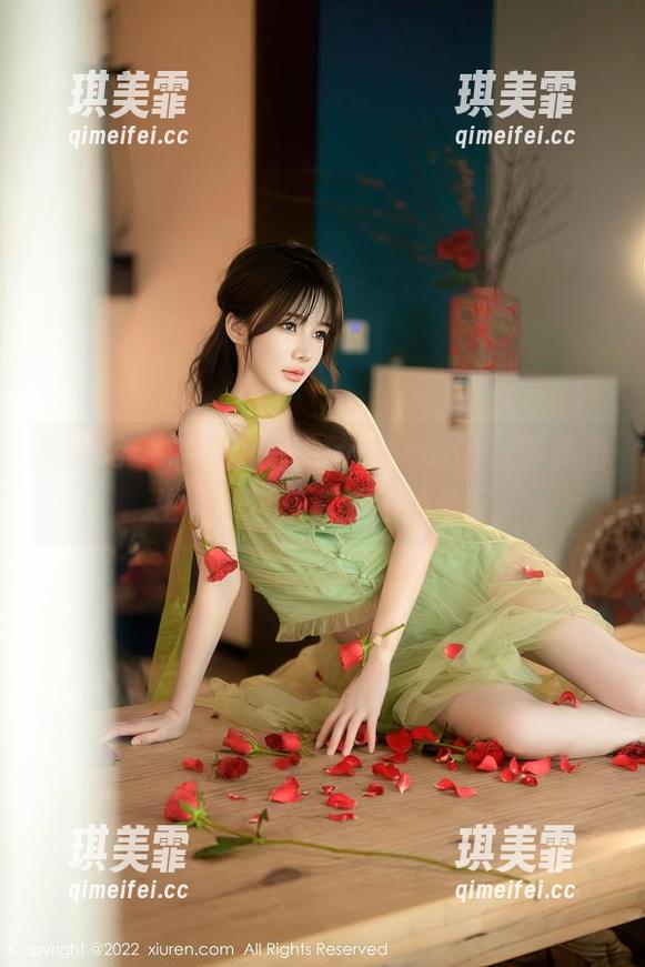 秀人网-HeyuZhang 秀人网 - 浴缸边的HeyuZhang,靠美图生存的日子真的不简单呢