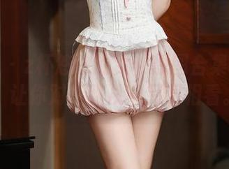 秀人网 – z杯悠悠的女仆原图合集：看完，让你对‘服从’另眼相看。