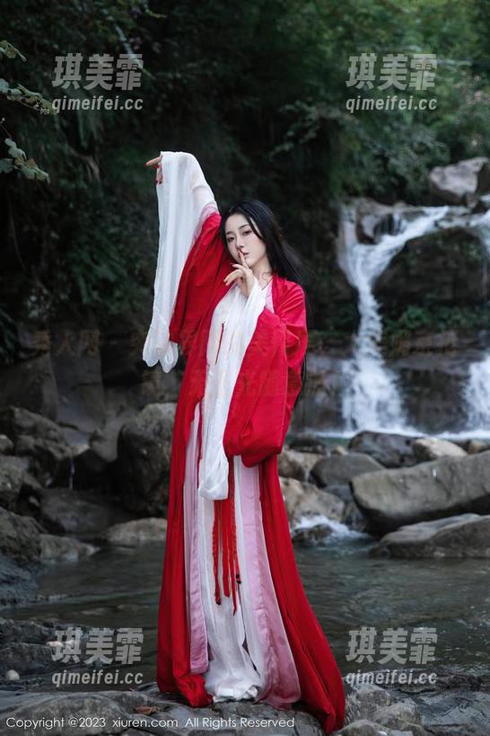 秀人网-大美媚京 秀人网 - 突破界限的美臀展,大美媚京抢镜,无圣光随意派!