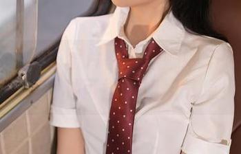 秀人网 – 每张图片都像是娜娜子呀给我传达着百种可能的姐姐气息！