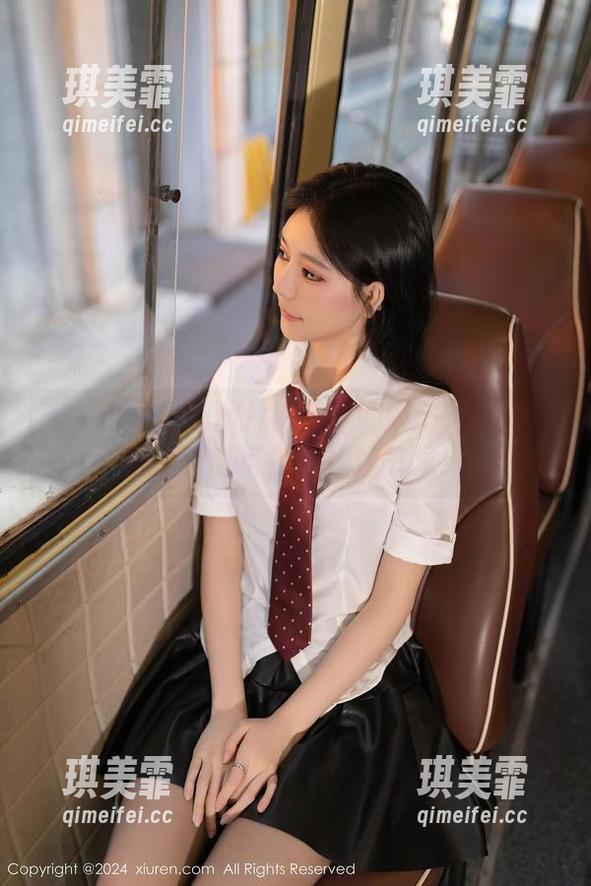 秀人网-娜娜子呀 秀人网 - 每张图片都像是娜娜子呀给我传达着百种可能的姐姐气息!