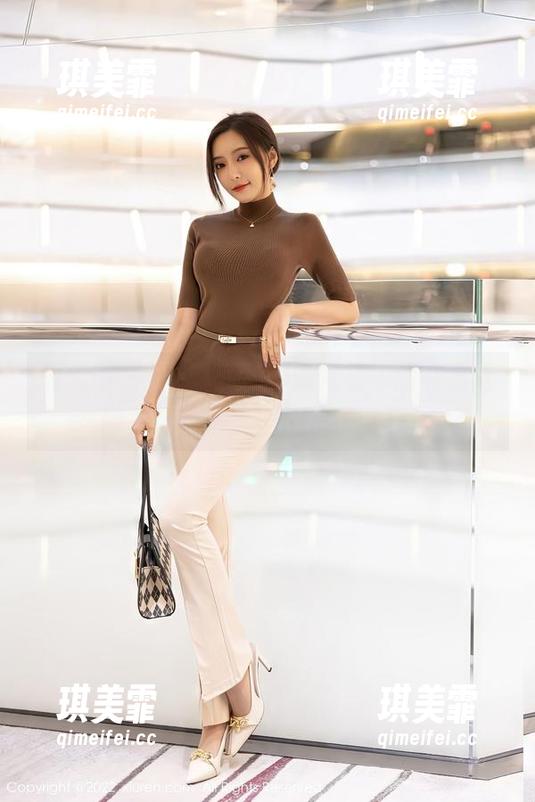 秀人网-安妮Tess 秀人网 - 看安妮Tess如何将华丽和日常融合——女王原图值得一瞧!