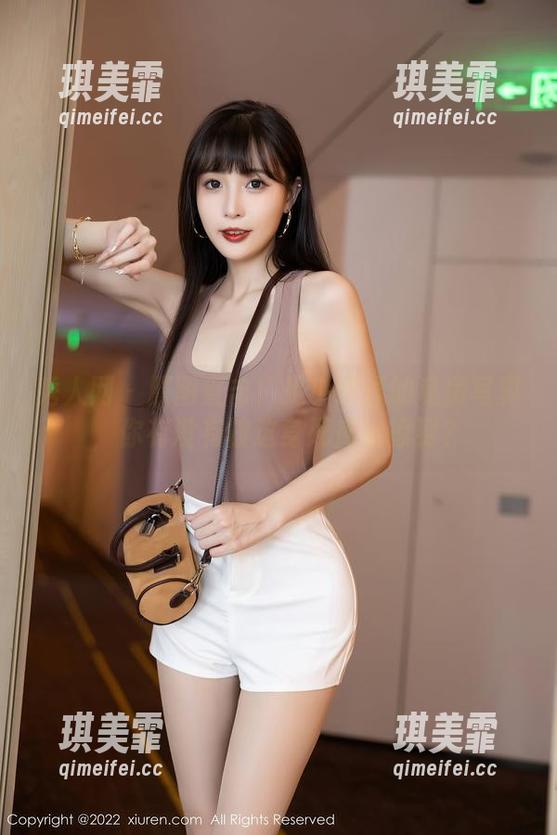 秀人网-是小逗逗 秀人网 - 原图直击!是小逗逗的私房写真,你有没有被这身死库水撩到?