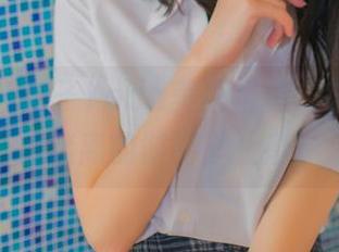 秀人网 – 杏子Yada美脚写真，定制了一点迷离的时间静止感。