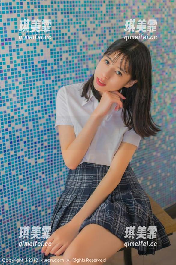 秀人网-杏子Yada 秀人网 - 杏子Yada美脚写真,定制了一点迷离的时间静止感。