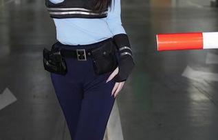 秀人网 – 林乐一与美足的亲密接触，写真的诱惑——小心中招哦。
