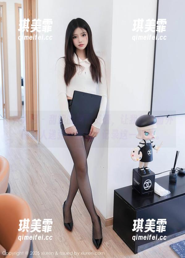 秀人网-甜妮 秀人网 - 甜妮的旗袍资源,让我想给窗外的路人递张明信片,记录这一时刻。