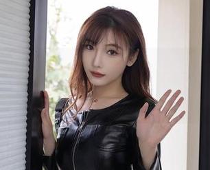 秀人网 – 睡衣加白微Sera，简单组合却可以是超美墙纸，隐喻满满。