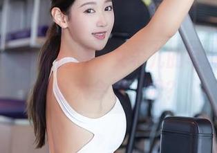 秀人网 – 睡衣加持，艾希儿的写真原图：这也太会撩了吧？