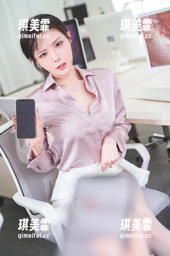 秋和柯基 能不能不用那么夸张?秋和柯基的美脚cos作品真的是清新脱俗,迷死我了!