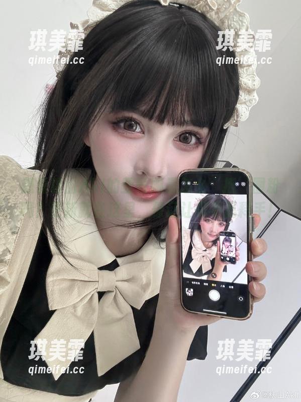 秋山AkI 想看秋山AkI的亚丝娜是怎么‘撩’圈粉吗?更新就在这里,保证让你不忍释手!