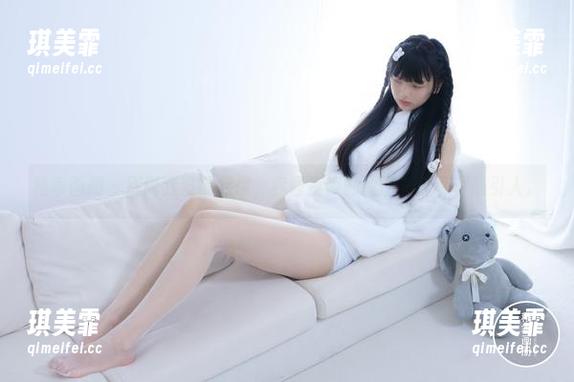 稚乖画册 - 别说我没提醒你，赤西夜夜的原图美脚可真吸引人。