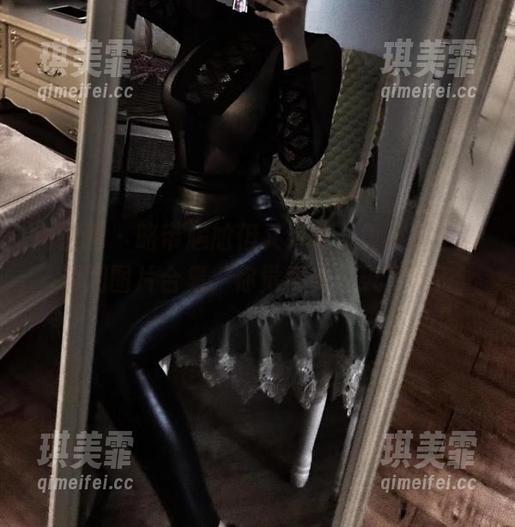 微密圈 - 略带尴尬但又好奇，童小芯全套早期图片合集，你觉得有多天真呢？