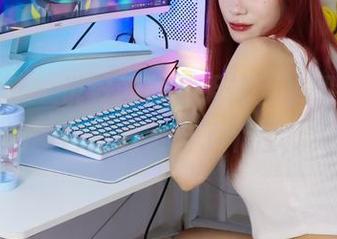 绮梦摄影 – 说好的珍藏无修无水印，结果露露的图包还是突出了个性，免费！