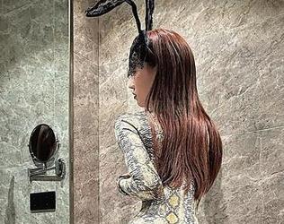 微密圈 – 脸红Dearie的连体黑丝，真希望原图也能有点撩人的互动！