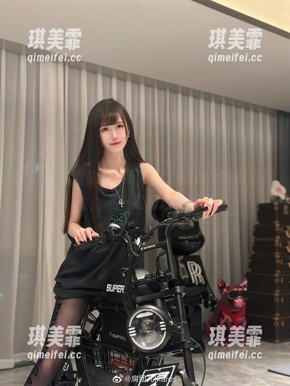 微博自拍照杂图，腐团儿Ikaros的高清探险，不一定知道到哪去