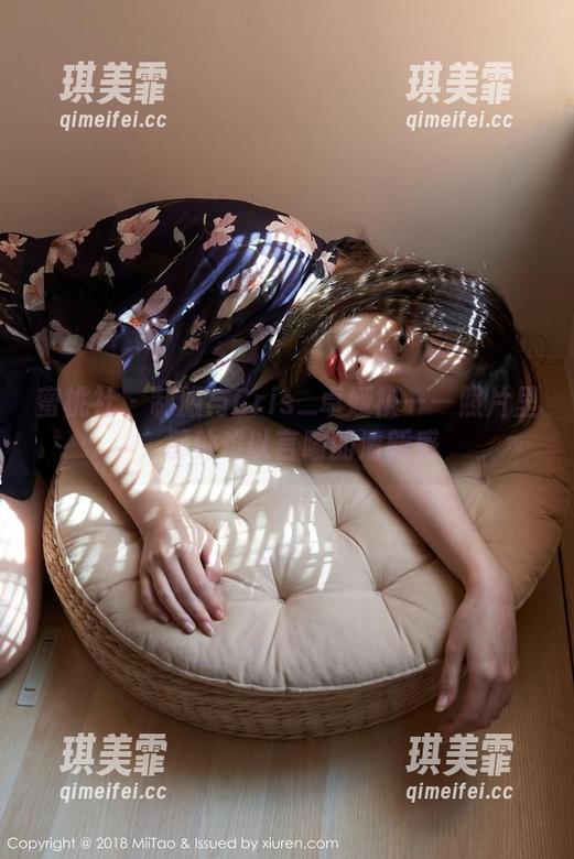 蜜桃社-Cris_卓娅祺 蜜桃社 - 制服与Cris_卓娅祺——照片里,那种难以言喻的清新感