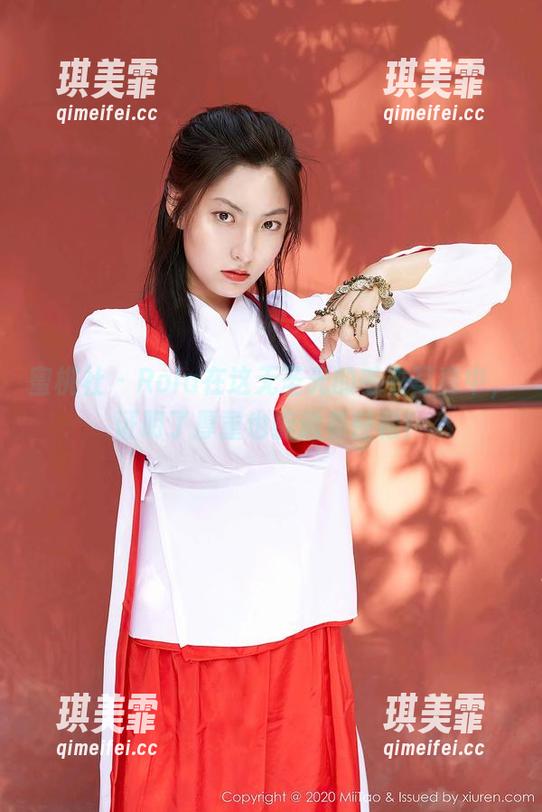 蜜桃社-Rola 蜜桃社 - Rola在这无圣光的毛衣写真中,证明了厚重也能透着轻松!