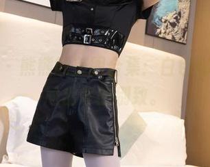 袜啵啵 – 熊熊的美图合集：白色棉袜，尴尬出奇的别致。