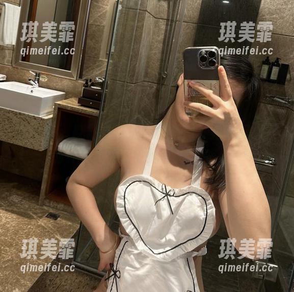 微密圈 - 翻翻詹詹的红裙套图，裙子好看，为什么我觉得她比裙子还迷人？