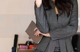 语画界 – 酸甜青春，徐莉芝Booty校服作品，居然秒回我高中回忆，太真实了！
