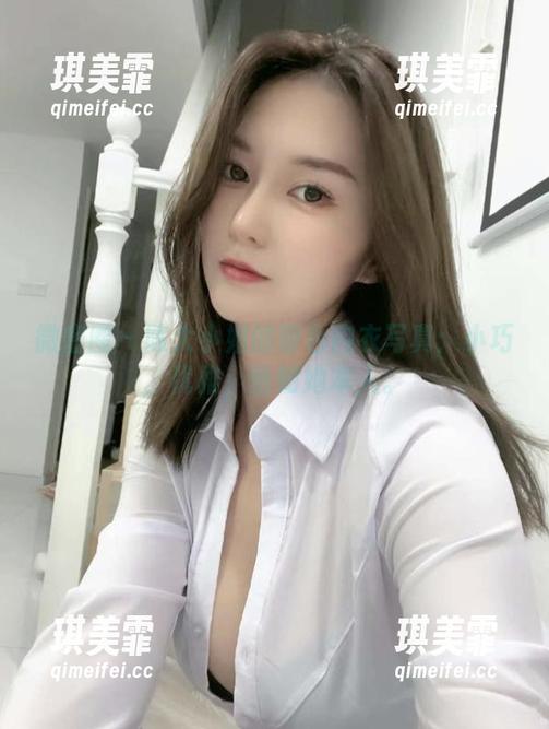 微密圈 - 陈大小姐的粉色内衣写真：小巧、优雅，恰如她本人。
