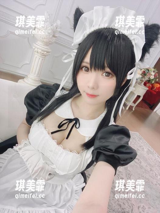 原图中的霜月shimo姐姐优雅得让人喘不过气，翻图册时不知不觉心里就开始犯迷糊…