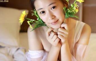青豆客 – 下载一组全套王婉悠Queen，海边风景不错哦！