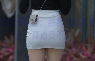 魔镜街拍分享最新：热裤和凉高的完美组合，真心受不了！