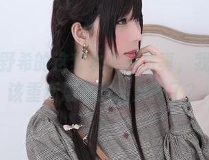 看到鹿野希的这套水手服写真，我是不是该重新思考我的穿搭了？