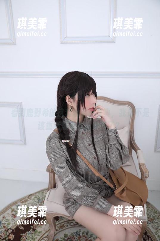 鹿野希 看到鹿野希的这套水手服写真,我是不是该重新思考我的穿搭了?
