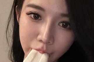 微密圈 – 黎允熙最新红色蕾丝：清纯也可以这么撩人嘛？